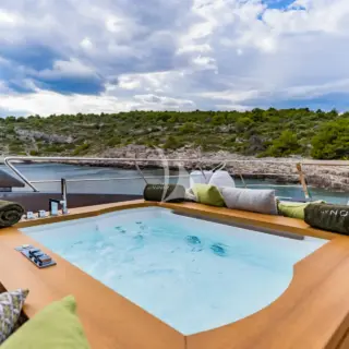 Fly Bridge Jacuzzi
