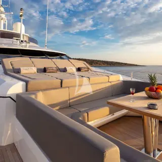 Foredeck seating area