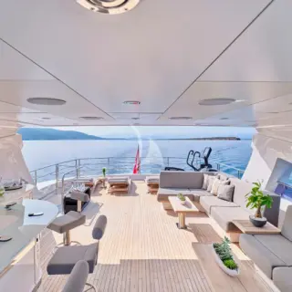 Wetbar & lounge area