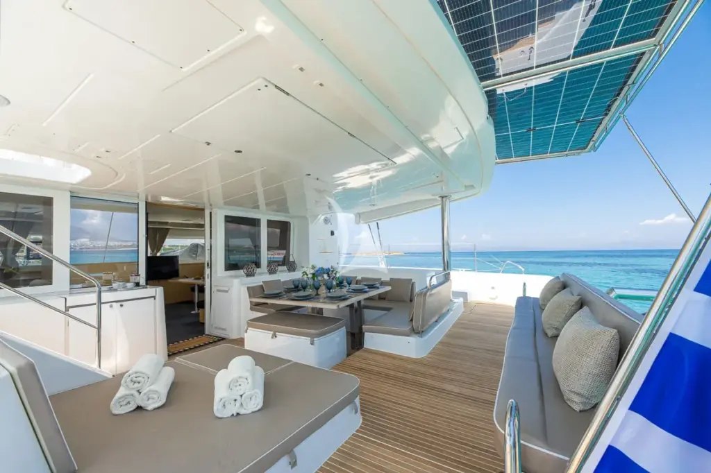 ROYAL FLUSH - Aft deck