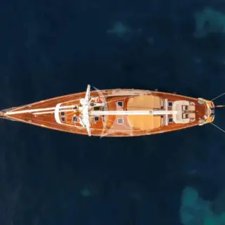 ABUNDANCE - Exterior