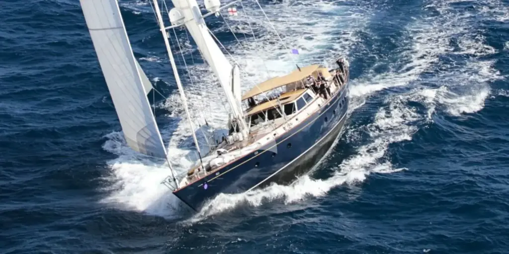 ABUNDANCE - Exterior