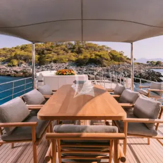 Upper deck