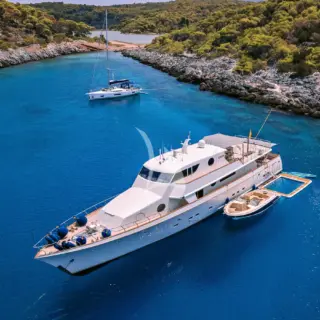 XIPHIAS - Profile (Chase boat and swimming pool available upon request)