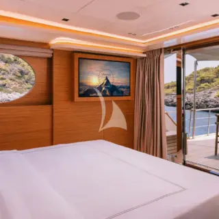 Upper deck - VIP cabin with en suite facilities
