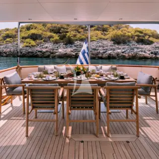 Aft deck  - Al fresco dining area