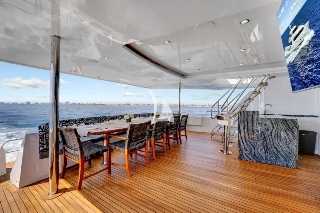 REAL SUMMERTIME - Main Aft Deck