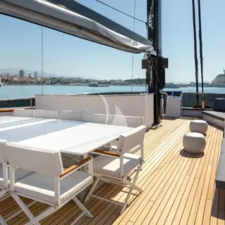 Alfresco dining
