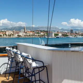 Sit up bar on the sun deck