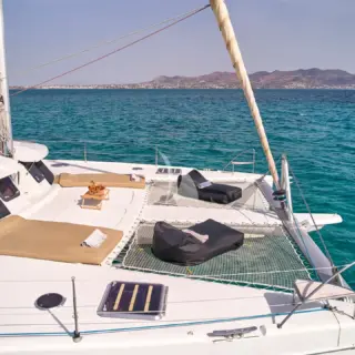 HIGH FIVE - Fore Deck