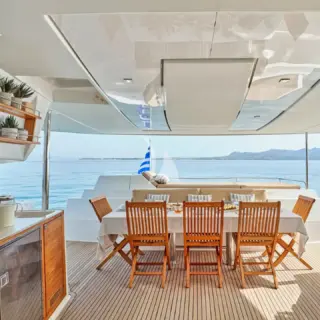 HIGH FIVE - Aft deck - Dining Area