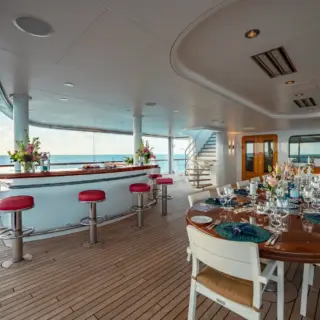 HUNTRESS - Owners Deck Dining