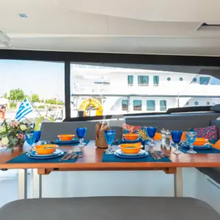 aft seating area / fore deck lounge