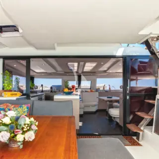 aft seating area / fore deck lounge