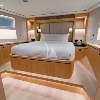 Forward Queen VIP