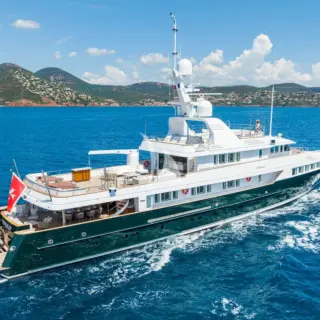 EMERALD - View from behind underway