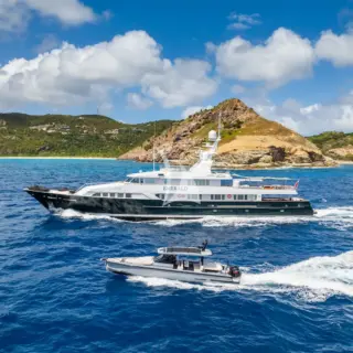 EMERALD - Underway with chase boat