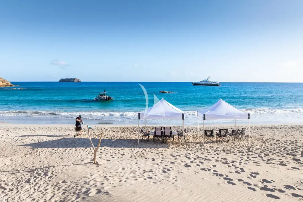 EMERALD - Impeccable crew - Beach set up