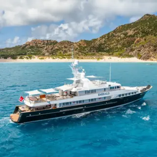 EMERALD - Coming into anchor