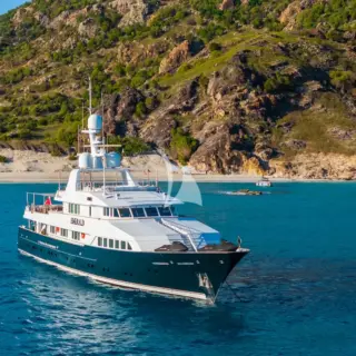 EMERALD - At anchor