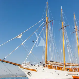 TRINAKRIA - At Anchor