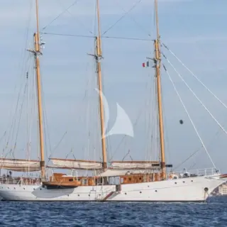 TRINAKRIA - At Anchor