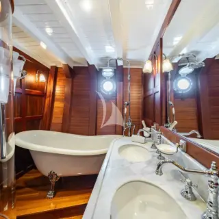 TRINAKRIA - Double Stateroom Ensuite