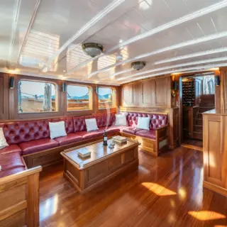 TRINAKRIA - Main Salon