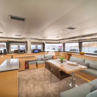 Salon & Galley