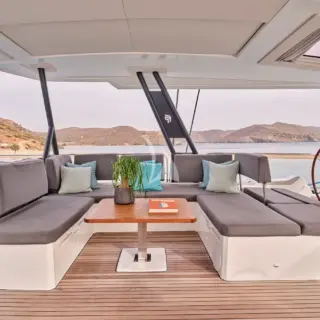 DOLLY - Flybridge Saloon 