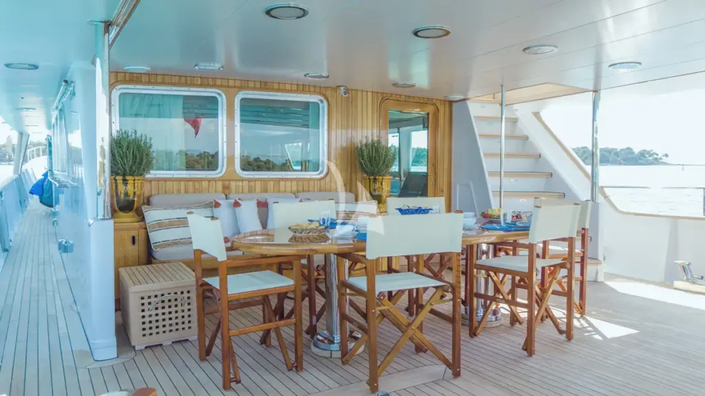 FREEMONT - Rear Deck