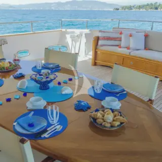 Rear Deck - Dining table and sitting area