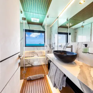 BAD MUTHA - Master bathroom