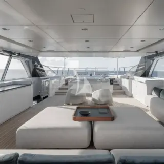 ENTOURAGE - Image 9