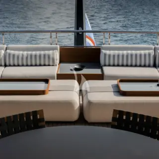 ENTOURAGE - Image 6
