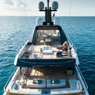 ENTOURAGE - Image 2
