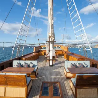 Main deck forward
