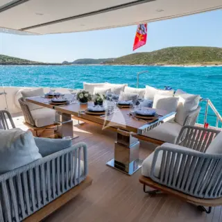 Main deck dining/lounge