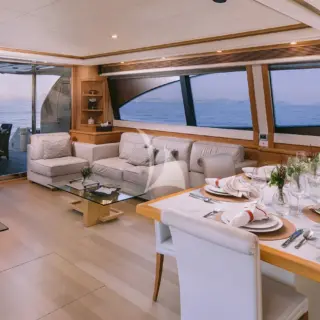 Main deck - Salon & Dining area