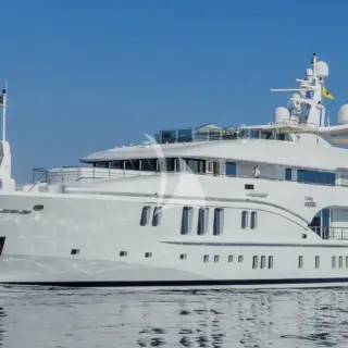 LADY VERA - Image 16