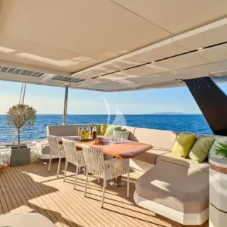 AD ASTRA - Fly bridge dining area