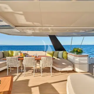 AD ASTRA - Fly bridge sitting area 