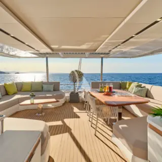 AD ASTRA - Fly bridge sitting area 