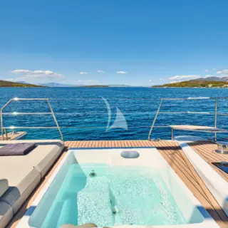 AD ASTRA - Jacuzzi fore deck 