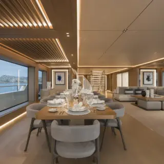 Main deck dining