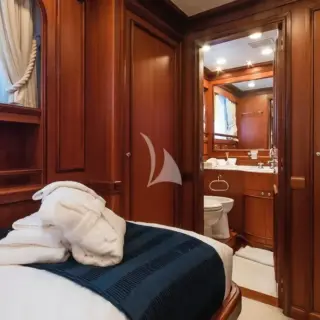 Twin cabin shower room en suite