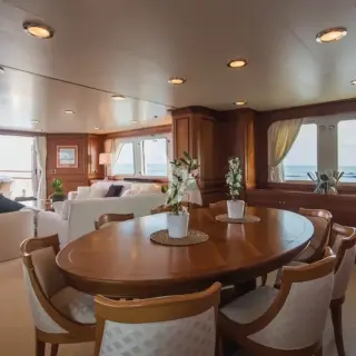 Main deck lounge dining