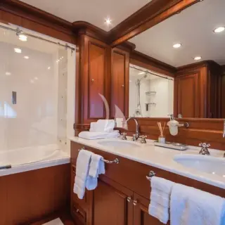 Master bathroom en suite