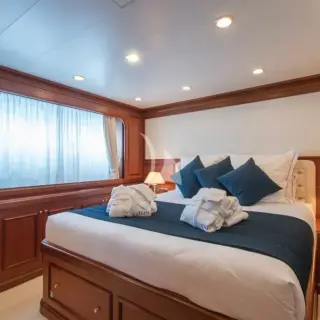 Double cabin