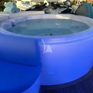 Flybridge Jacuzzi